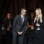 Závorszky Anna producer és Pinczés Pressing Ádám kommunikációs vezető az HBO Aranyélet című sorozatának odaítélt 14 díj egyikével.