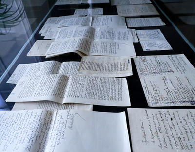 A hagyatékot ezután a Petőfi Irodalmi Múzeum kézirattára őrzi