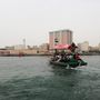 A Khor Dubai-t még a helyiek is ezekkel az abra nevű hajókkal szelik át egy dirham, vagyis kb. 80 forint fejében.