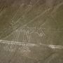 Gigantikus kutya ábrája a Nazca-fennsíkon. Ezek a kétezer éves alkotások ihlették a Játszó macska testét