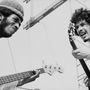 Carlos Santana (jobbra) és David Brown játszik a színpadon 1969. augusztus 16-án
