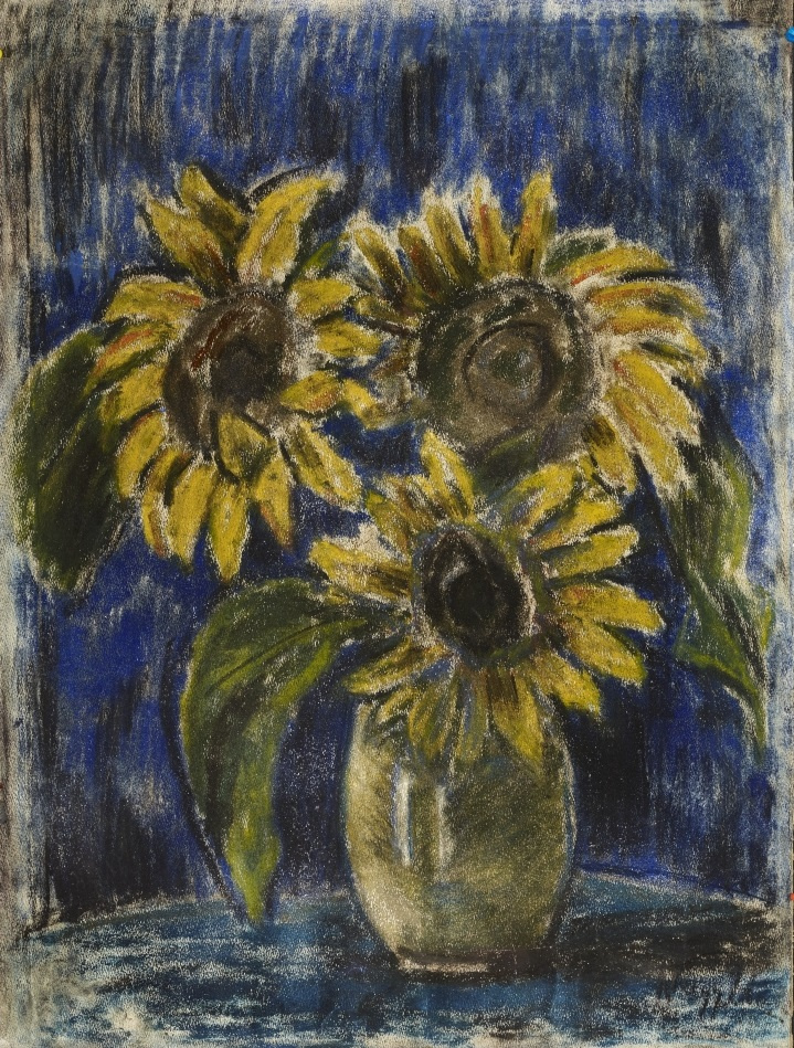 Napraforgók kék háttér előtt. A kép nem Van Gogh híres sorozatának adaptációja, Nagy István ilyen csendéletek sokaságát festette, különböző hétköznapi növényekkel. A párhuzam mégis megdöbbentő.
