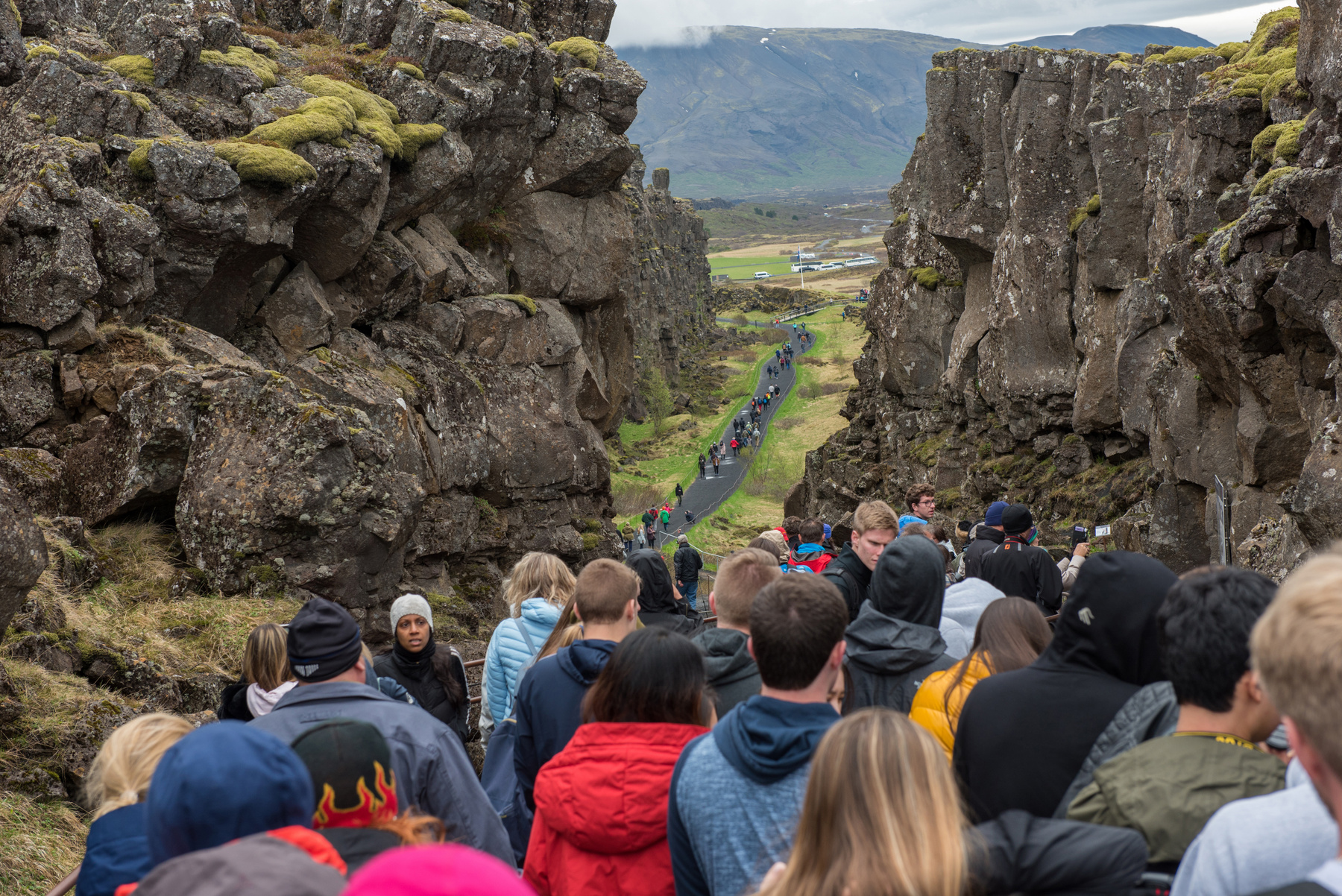 Izland is a legfelkapottabb helyek közé fejlődött az utóbbi években, így néz ki egy csoportos kirándulás a szigeten.