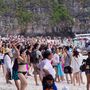 A thaiföldi Maya-öböl a part című film után lett eszeveszetten népszerű, de annyira, hogy tavaly le is zárták a hatóságok a turisták elől.