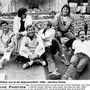 1982-ben a legendás Hollywood Bowlban, teltház előtt, élőben adták elő legismertebb dalaikat és jeleneteiket, megspékelve néhány, a Repülő Cirkusz tévésorozatban sosem látott újdonsággal. Balról jobbra: Palin, Jones, Idle, Chapman, Gilliam és Cleese