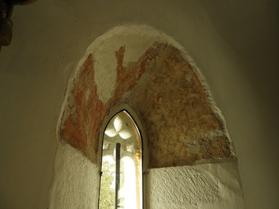 Festett gótikus ablakbéllet