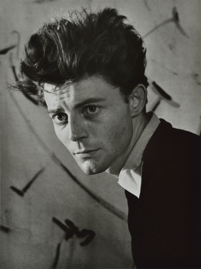 Lucien Hervé cím nélküli munkája 1963-ból. Hervé a huszadik század második felének egyik legjelentősebb
építészeti és humanista fotográfusa volt, de lehetett volna belőle képzőművész vagy akár zongoraművész is. 1930-ban telepedett le Párizsban, később szoros munkakapcsolatba került Le Corbusier-vel és építészeti fotográfus lett.