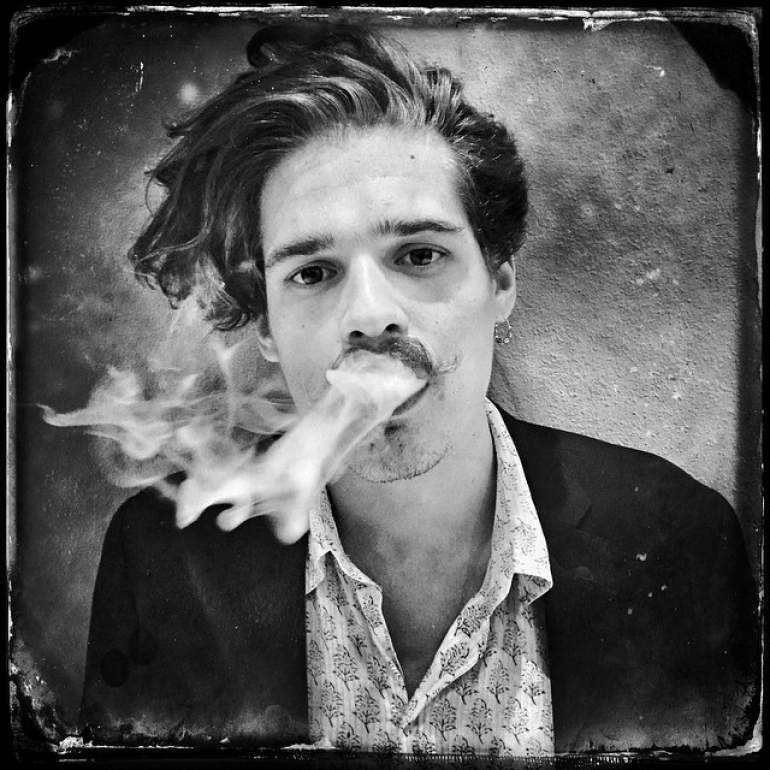 Lucien Hervé cím nélküli munkája 1963-ból. Hervé a huszadik század második felének egyik legjelentősebb
építészeti és humanista fotográfusa volt, de lehetett volna belőle képzőművész vagy akár zongoraművész is. 1930-ban telepedett le Párizsban, később szoros munkakapcsolatba került Le Corbusier-vel és építészeti fotográfus lett.