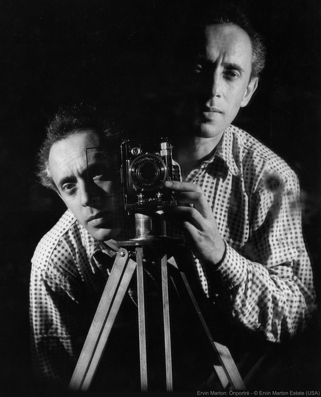 Lucien Hervé cím nélküli munkája 1963-ból. Hervé a huszadik század második felének egyik legjelentősebb
építészeti és humanista fotográfusa volt, de lehetett volna belőle képzőművész vagy akár zongoraművész is. 1930-ban telepedett le Párizsban, később szoros munkakapcsolatba került Le Corbusier-vel és építészeti fotográfus lett.