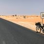 Mauritánia fővárosa előtt a homok lazac- és rózsaszínű