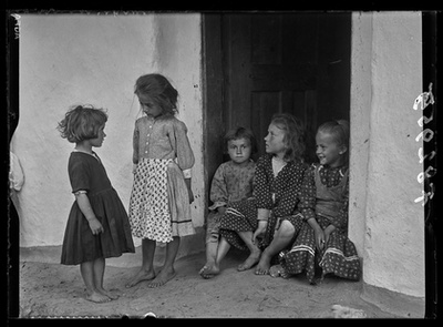 Lányok ünneplőben, Váralja, az 1930-as évek második fele