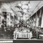 A Krisztina tér 3. szám alatt található üzlet 1930-ban a műkincsekért rajongó Auguszt E. József ízlését tükrözi