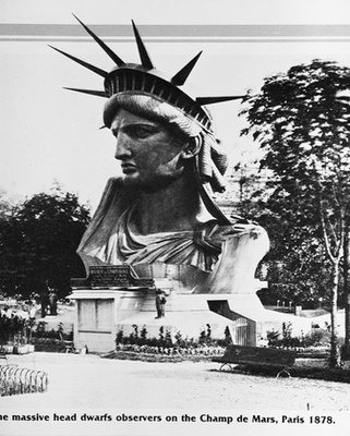 Ezen a napon pontosan százharmincöt éve, hogy a szobor utolsó darabjai is megérkeztek az Egyesült Államokba.