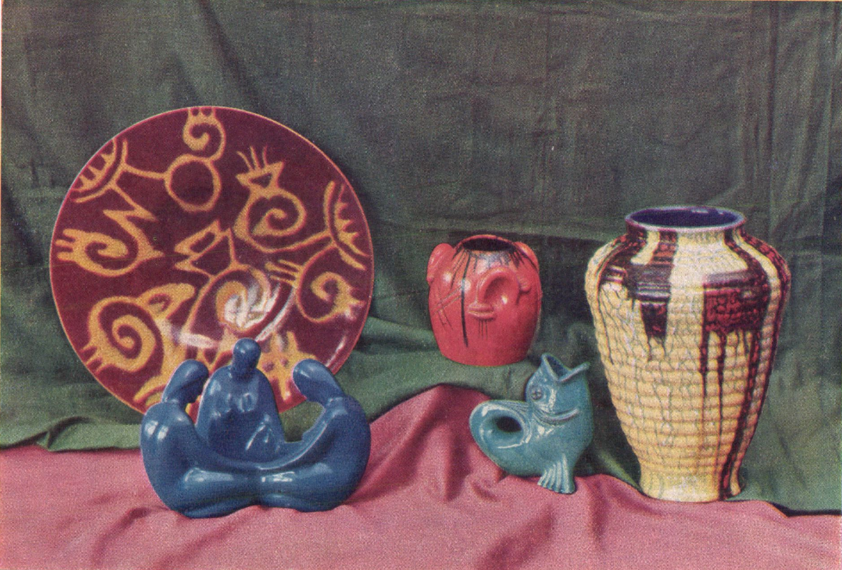 Gorka Géza kerámiái - Magyar Iparművészet  1943, fent egy jellegzetesen szétfolyó díszítésű losonci váza