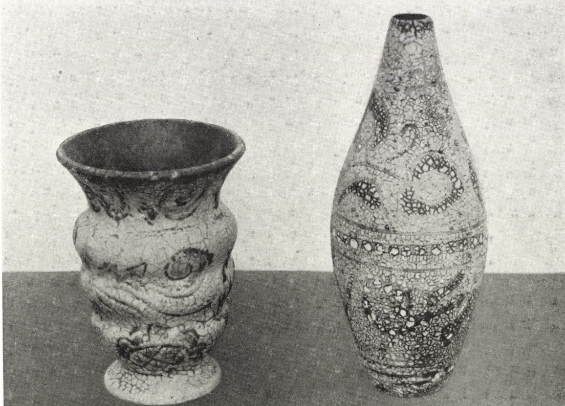 Gorka Géza kerámiái - Magyar Iparművészet  1943, fent egy jellegzetesen szétfolyó díszítésű losonci váza