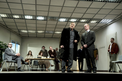 Mácsai Pál játszik O'Brian szerepében a '84 című darab fotóspróbáján a budapesti Örkény Stúdióban 2020. szeptember 18-án a bemutató napján