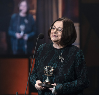 A Magyar Filmakadémia életműdíjával kitüntetett Béres Ilona színművész az elismerés átadásán a Pesti Vigadóban 2020. február 28-án