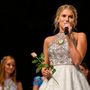 A győztes a 18 éves balatonfüredi Horváth Eszter a közönség által legszebbnek ítélt tizenöt lány között 