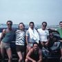 Freddie  és barátai, amint épp elhagyják a Jones Beachet New Yorkban, ahol egy egész napot töltöttek. 
