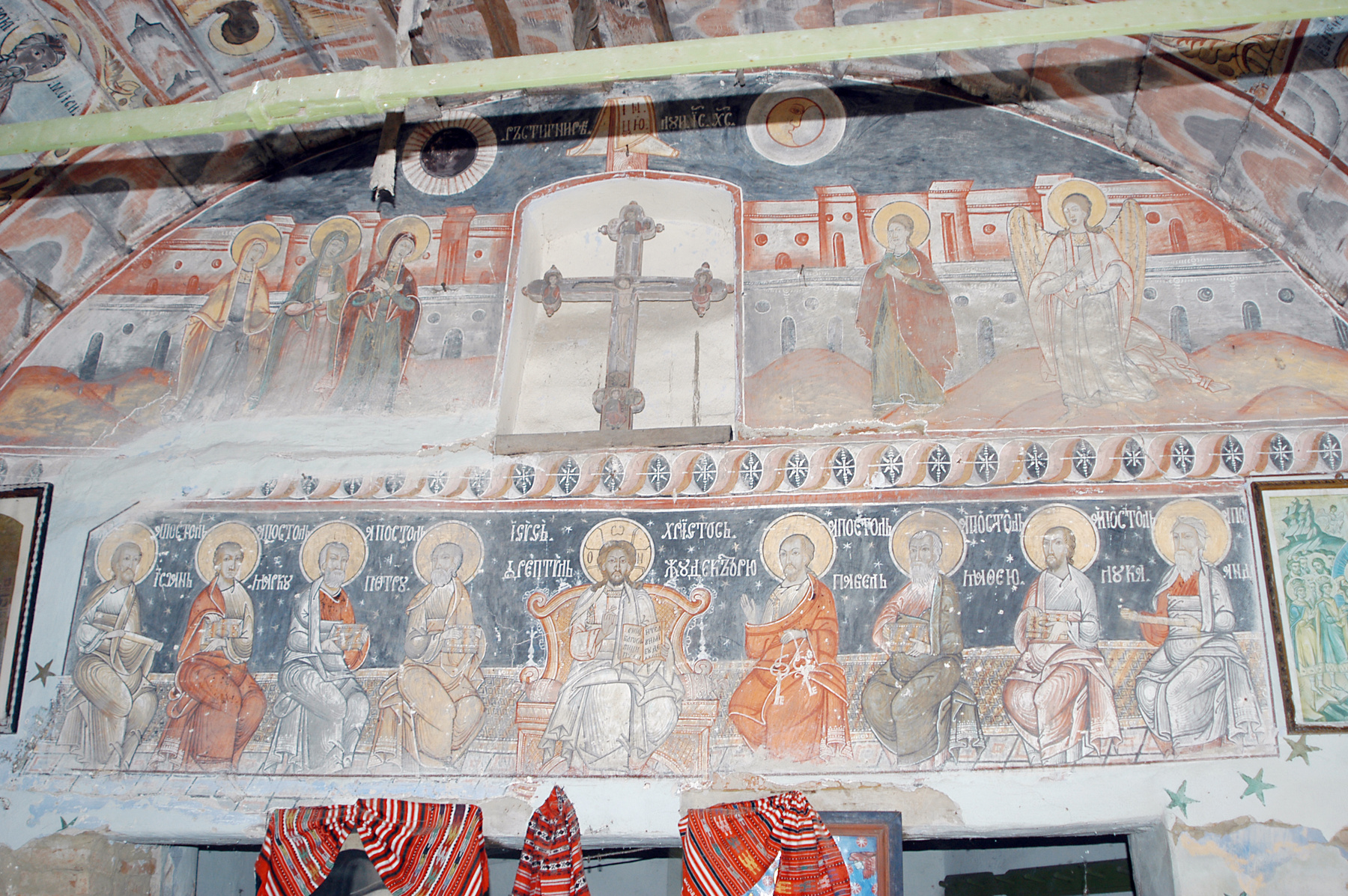 Még Erdélyben is ritkaság a fából ácsolt bölcsőboltozat. A képen az ortodox Szent Miklós templom mennyezete.