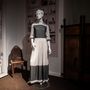 A kiállításon a szecesszió magyar vonulata is látható – a hozzá illő ruhával 