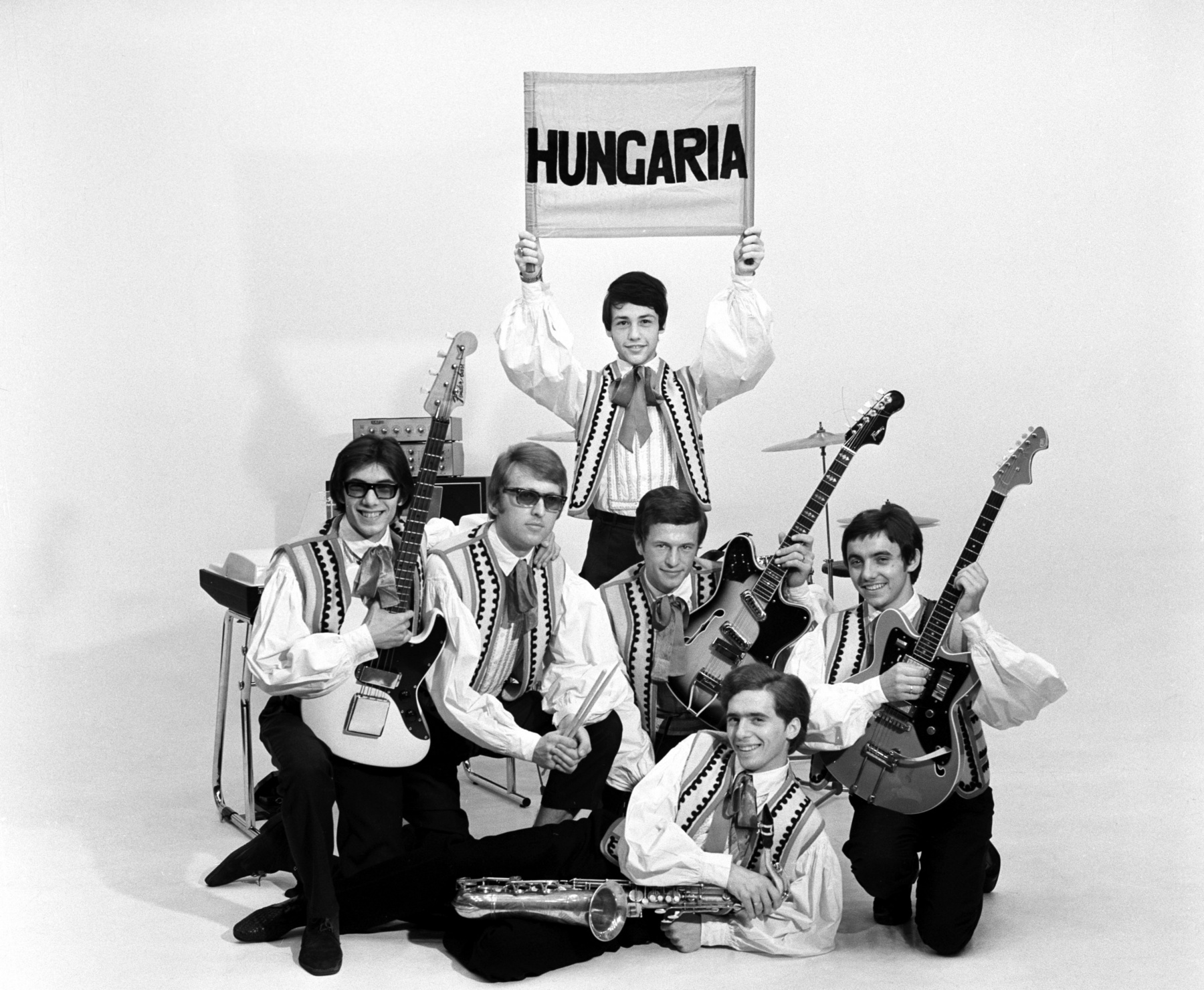 A Hungária tánczenekar tagjai: Fenyő Miklós énekes és Csomós Péter ritmusgitáros az 1968-as Táncdalfesztivál döntőjének főpróbáján az Erkel Színházban 1968. augusztus 17-én