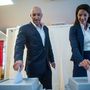 Berki Krisztián főpolgármester-jelölt és felesége szavaz az önkormányzati választáson a XIII. kerületi Madarász Viktor óvodában kialakított szavazókörben 2019. október 13-án