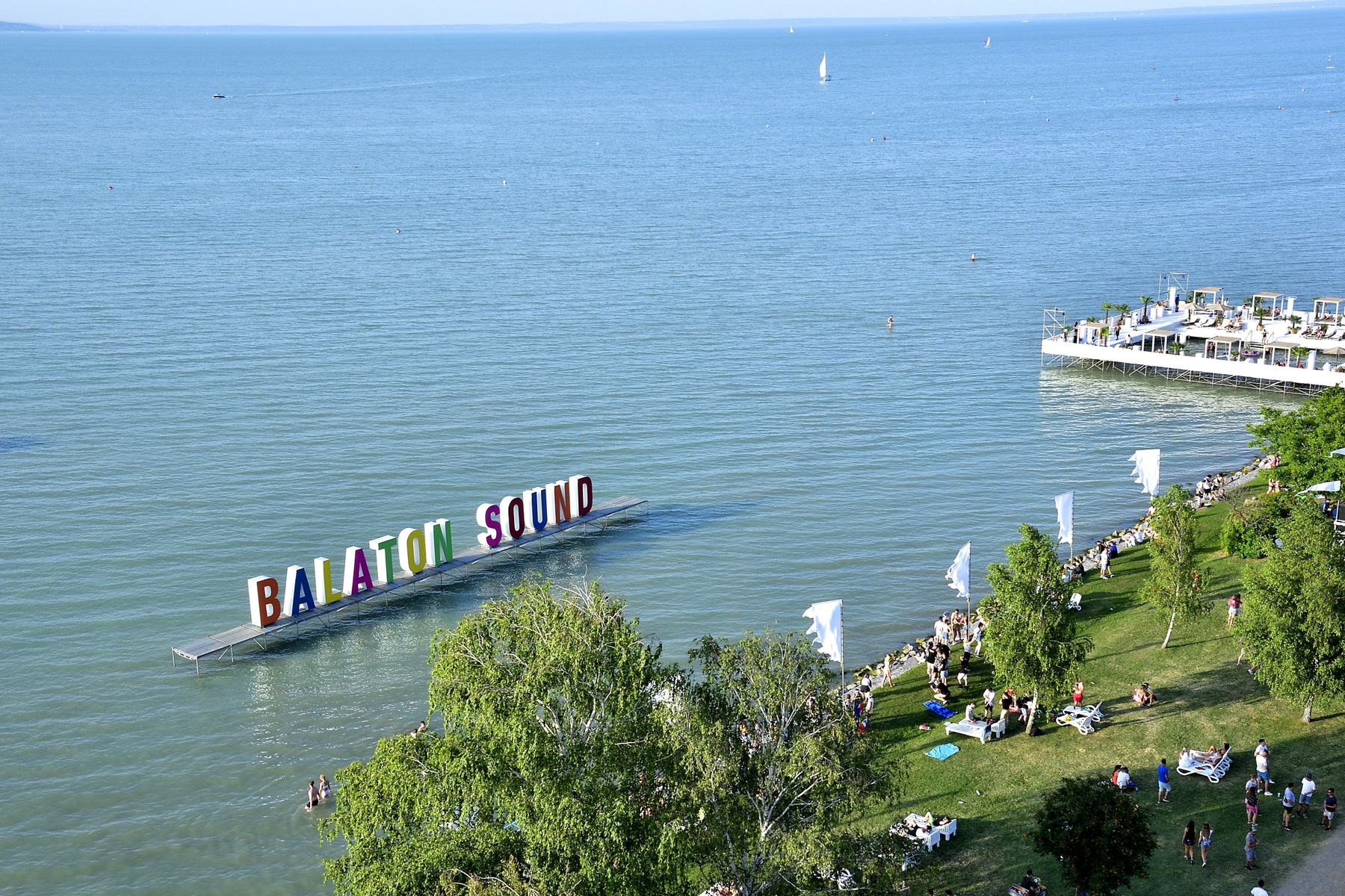 A holland Martijn Gerard Garritsen művésznevén Martin Garrix lemezlovas koncertje a Balaton Sound fesztiválon Zamárdiban 2022. június 29-én