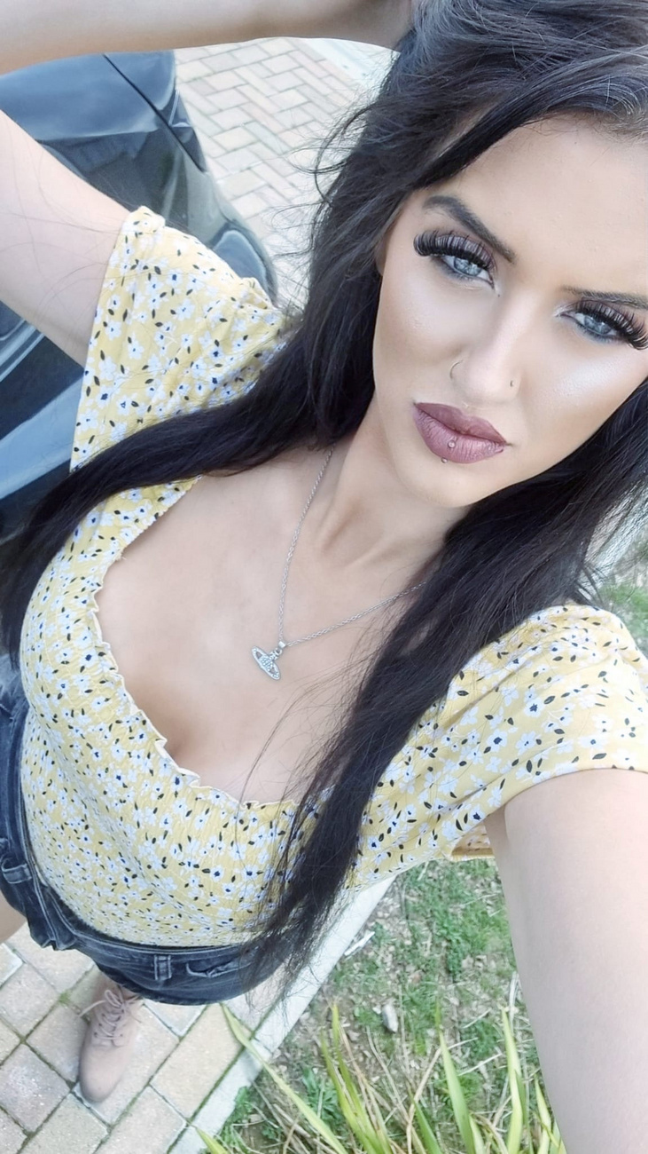 Index – Lizzy Long Legs – Galéria