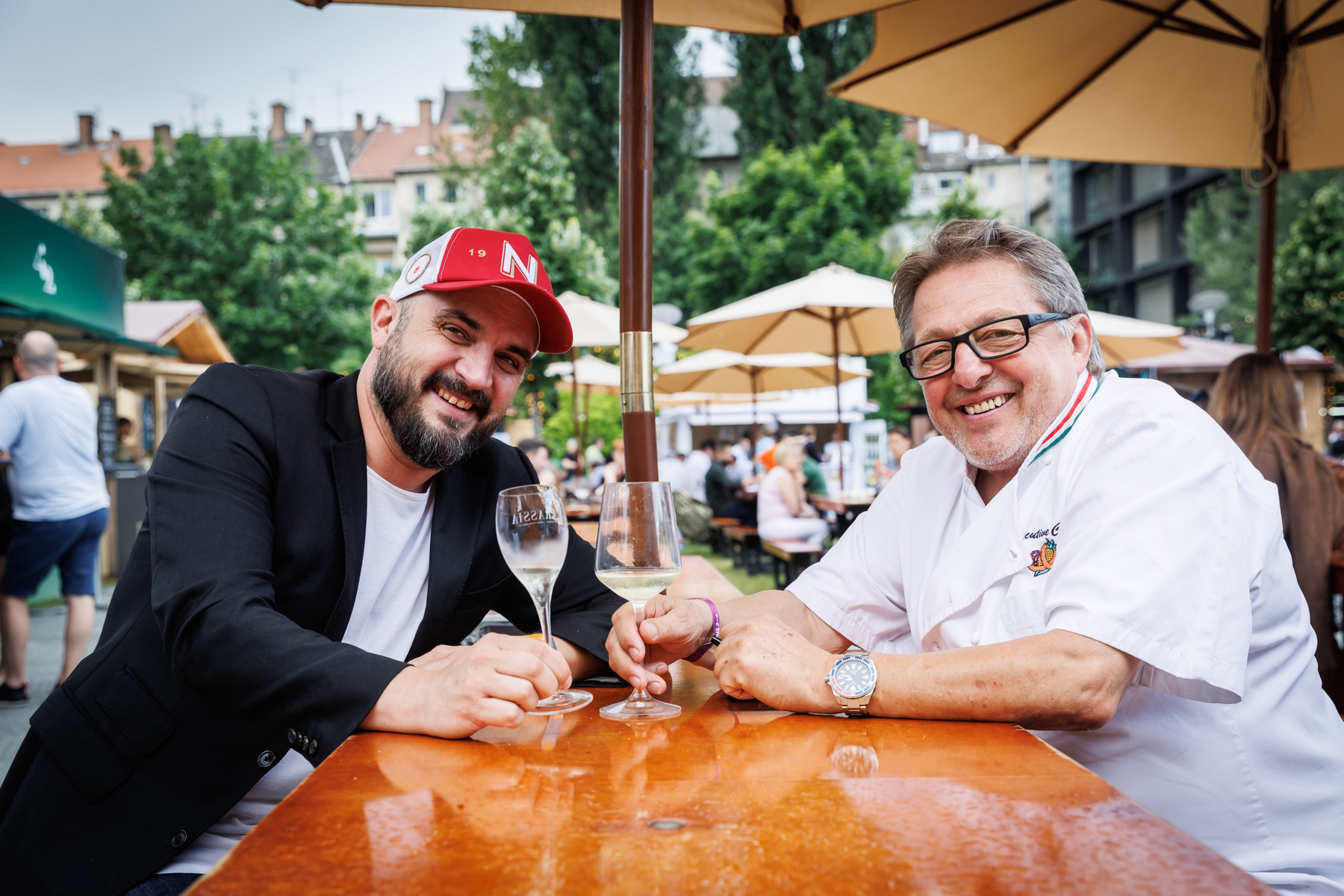 A Gourmet a nagy találkozások és beszélgetések helyszíne is: Nemesvölgyi Attila, a Babka és Bíró Lajos, a Buja Diszkó(k) tulajdonosa 