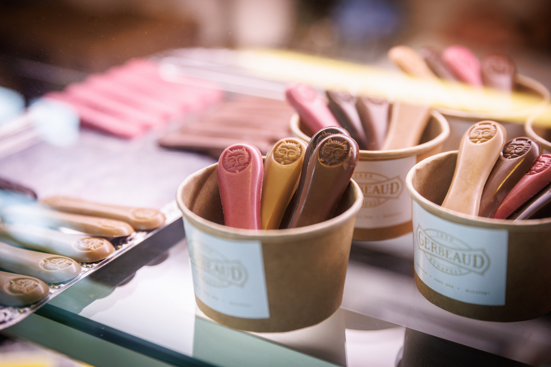 A Gourmet a nagy találkozások és beszélgetések helyszíne is: Nemesvölgyi Attila, a Babka és Bíró Lajos, a Buja Diszkó(k) tulajdonosa 