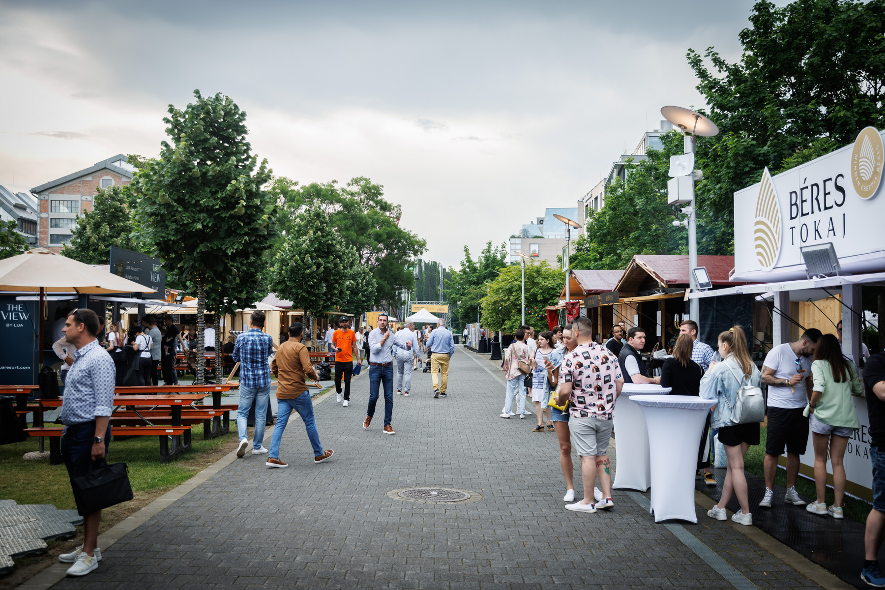 A Gourmet a nagy találkozások és beszélgetések helyszíne is: Nemesvölgyi Attila, a Babka és Bíró Lajos, a Buja Diszkó(k) tulajdonosa 