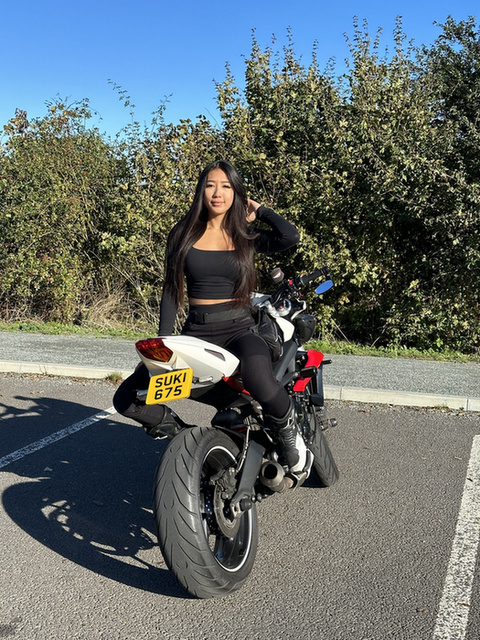 Index – Suki Marquez motorozás közben – Galéria