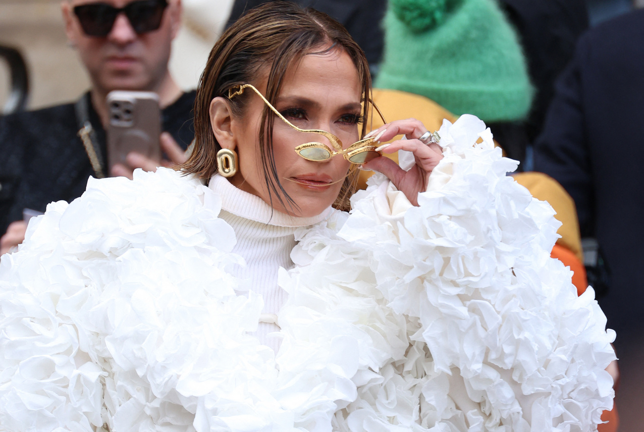 Index Jennifer Lopez a 2024es párizsi divathéten Galéria