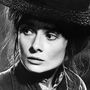 Audrey Hepburn egy viráglányt alakít, aki nagyasszonnyá válik a My Fair Lady című 1964-es film egyik jelenetében