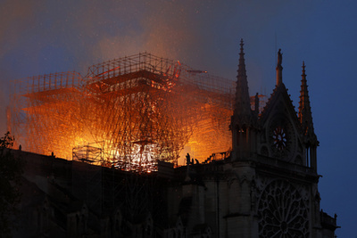 Verdier bíboros 58 diakónusnak adja át a papi rendet 1938-ban a Notre-Dame-székesegyházban