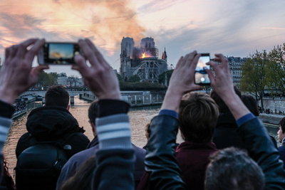 Verdier bíboros 58 diakónusnak adja át a papi rendet 1938-ban a Notre-Dame-székesegyházban