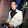 Colin Farrell a Legjobb színészi alakítás televíziós filmsorozatban, antológia sorozatban vagy televíziós filmes antológiában kategóriában nyerte el a díjat