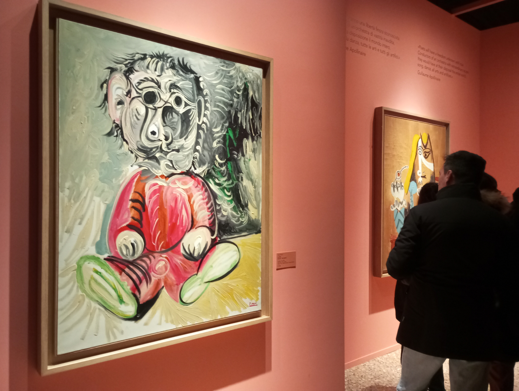 Femme couchée lisant