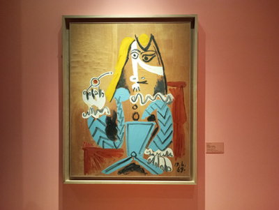 Femme couchée lisant