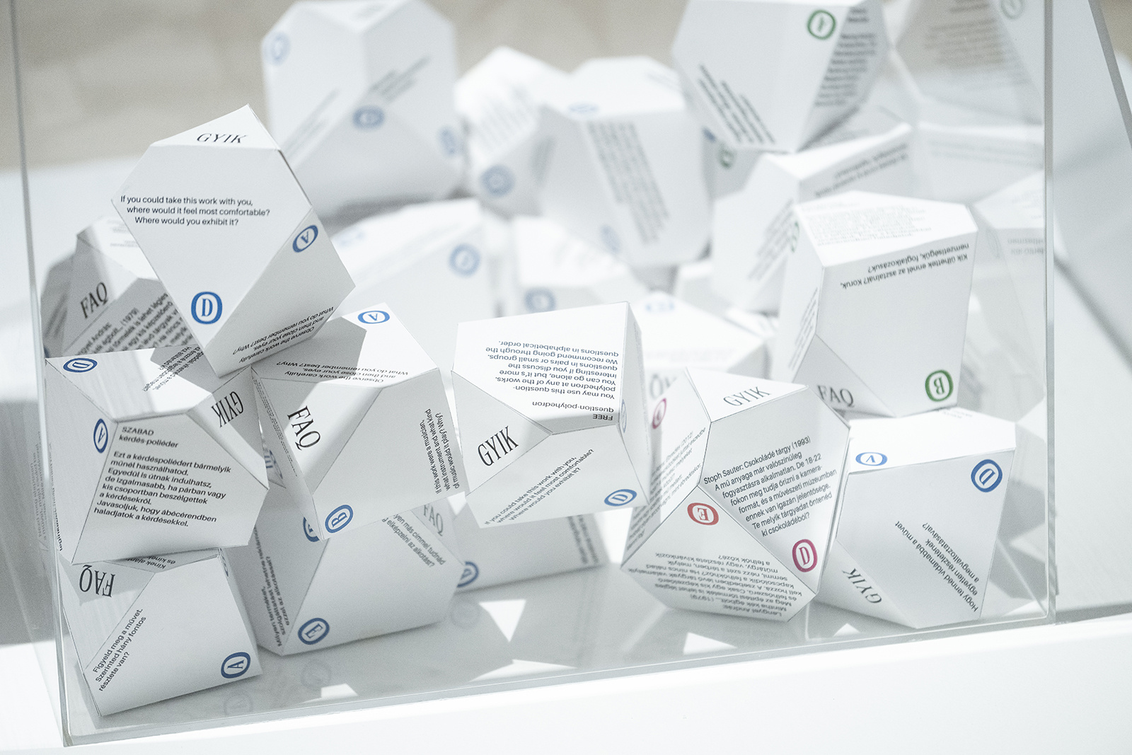 A Gyakran Ismételt Kérdések című kiállítás