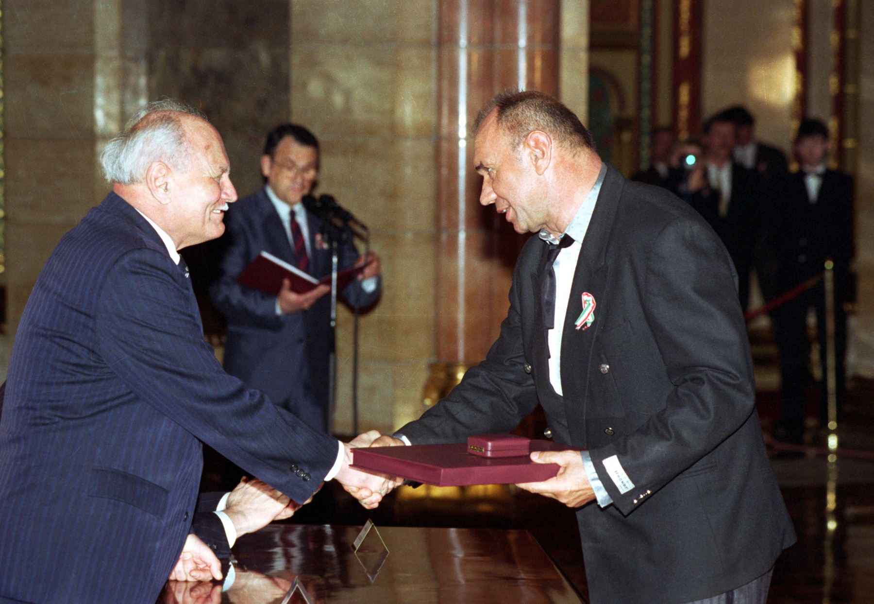 Koncz Gábor Kossuth- és Jászai Mari-díjas színész színházi rendező érdemes művész verset mond a Színház- és Filmművészeti Egyetem (SZFE) fennállásának 160. évfordulója alkalmából tartott ünnepségen Budapesten az Uránia Nemzeti Filmszínházban 2025. február 26-án