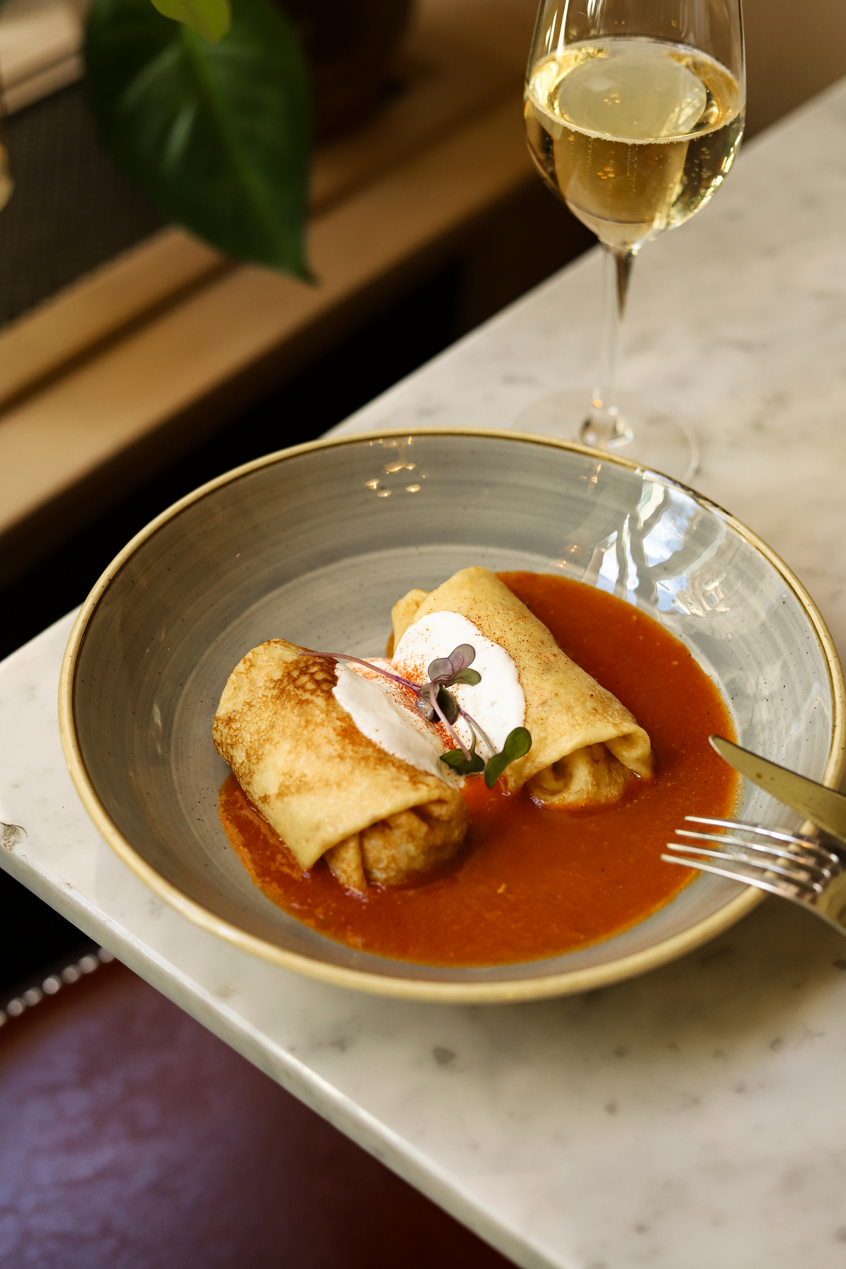 Kemencében sült cheddarsajt-szószos gnocchi baconnal