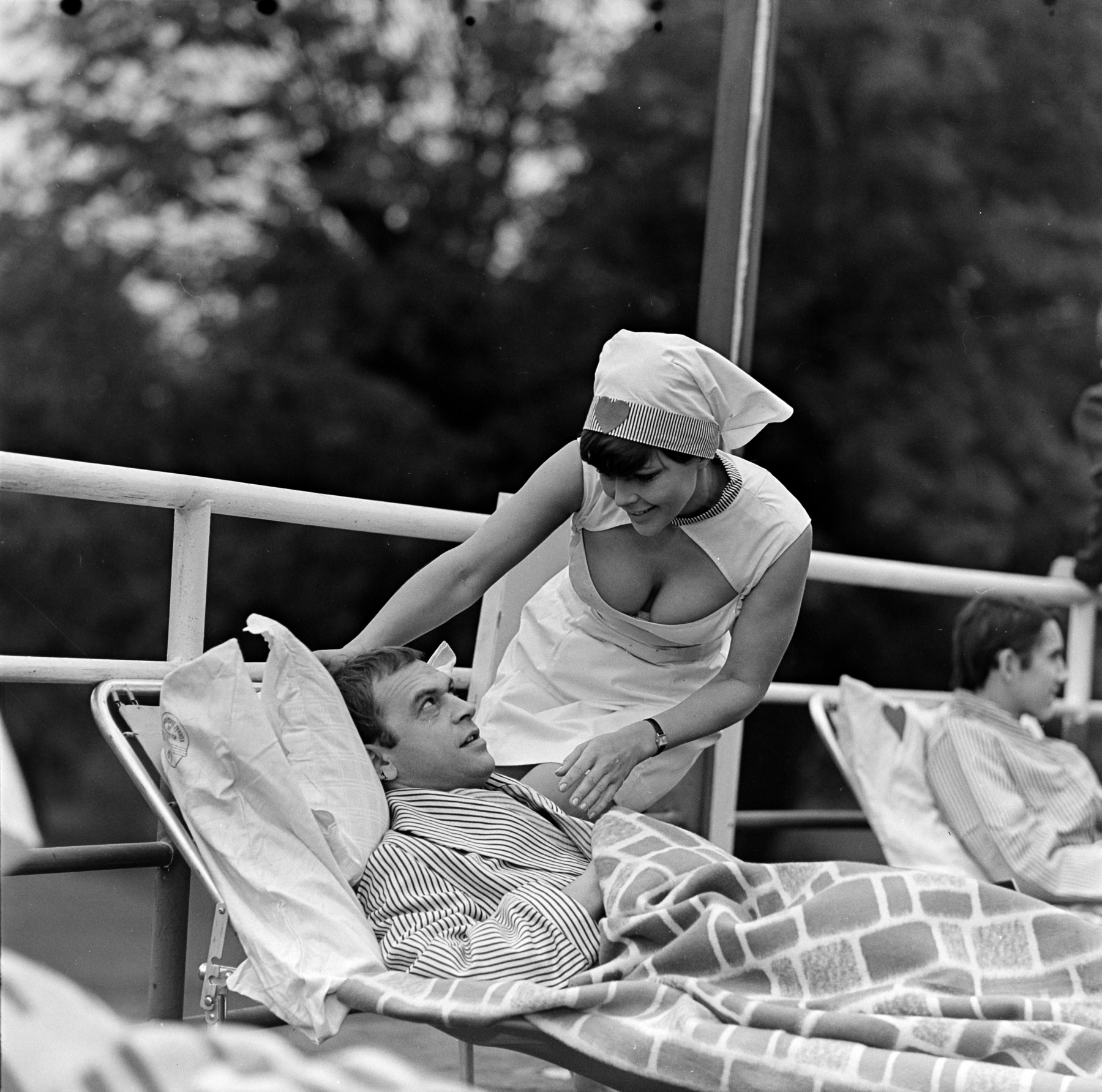 Tabi László Szomorú szerelmesek szanatóriuma című művéből készült tévéjáték forgatása. Bodrogi Gyula és Felföldi Anikó 1971-ban