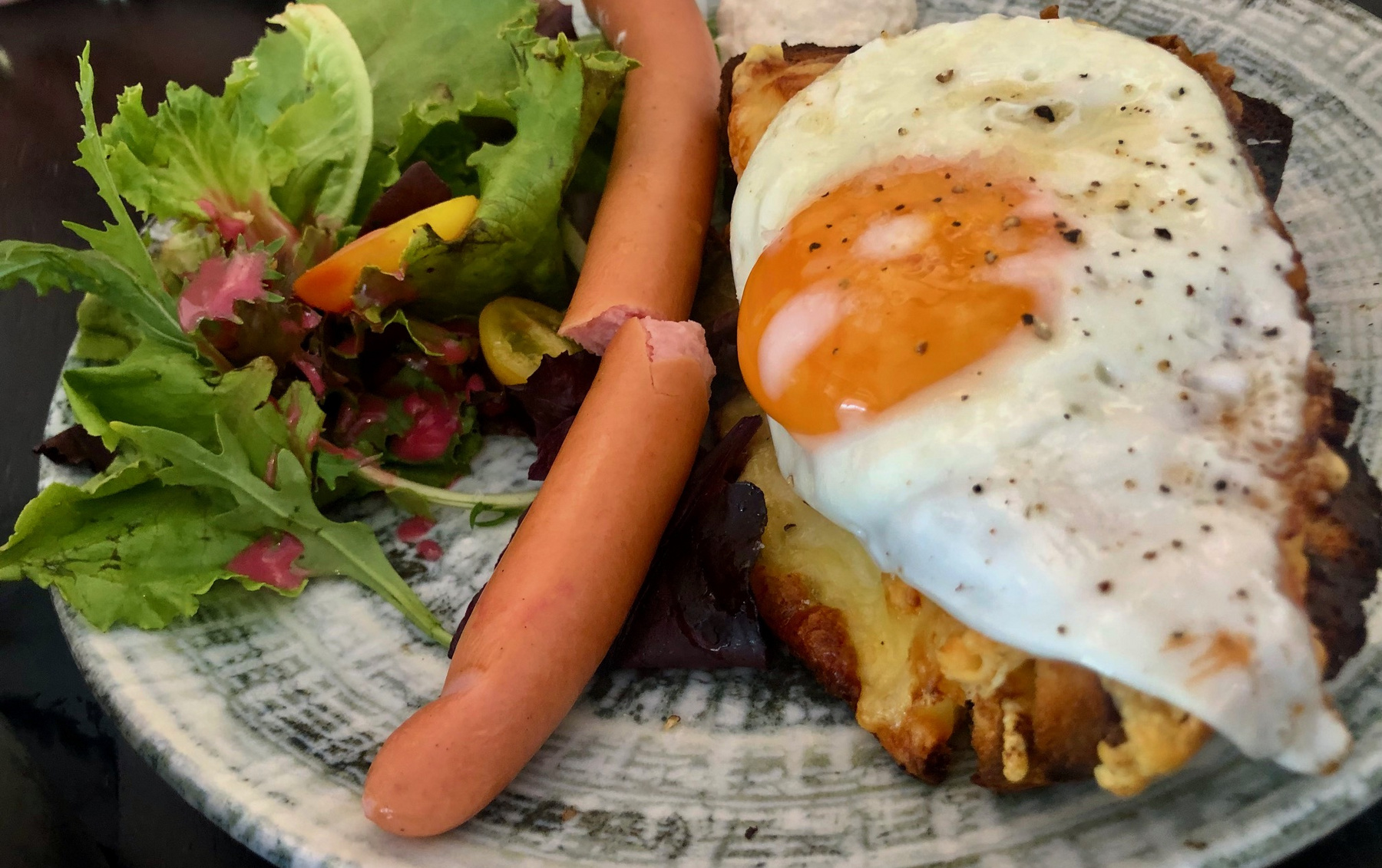 Lazac, saláta, buggyantott tojás