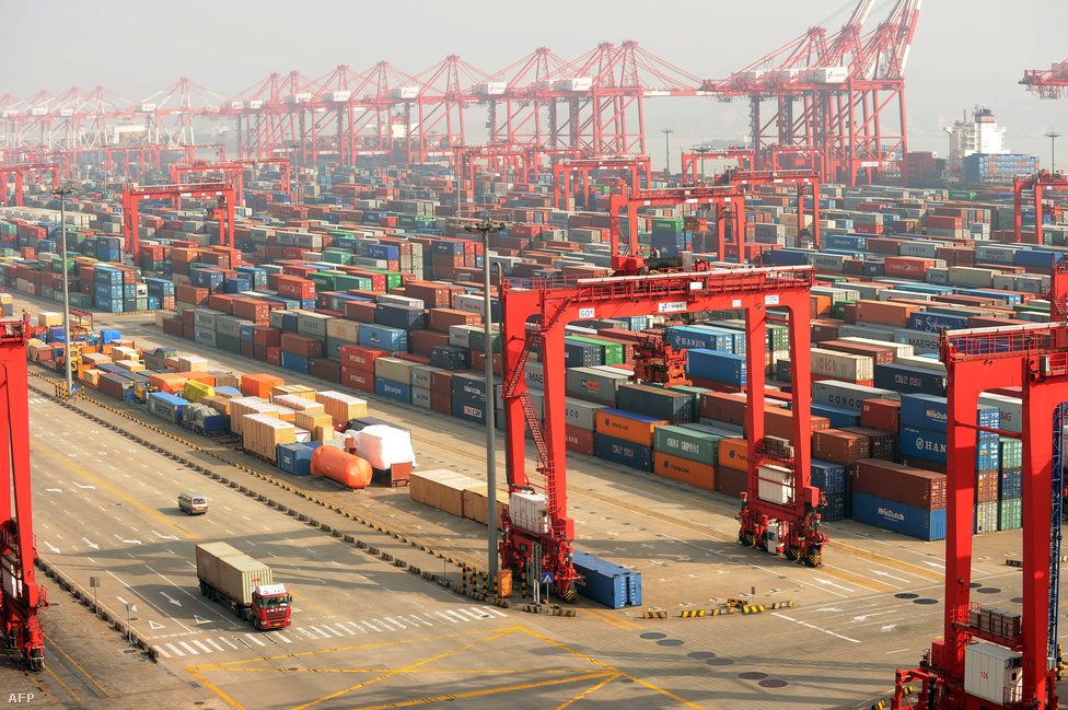 Magányos halász a Mekongon, melynek vízállása az elmúlt években sorra évtizedes negatív rekordokat döntöget. Kína délkeleti területeiről indulva keresztülfolyik  Thaiföldön, Laoszon, Kambodzsán és Vietnamon, majd a Dél-kínai-tengerbe ömlik. Nem csak Kína, de az egész térség életét meghatározza, mennyi víz folyhat még le rajta.