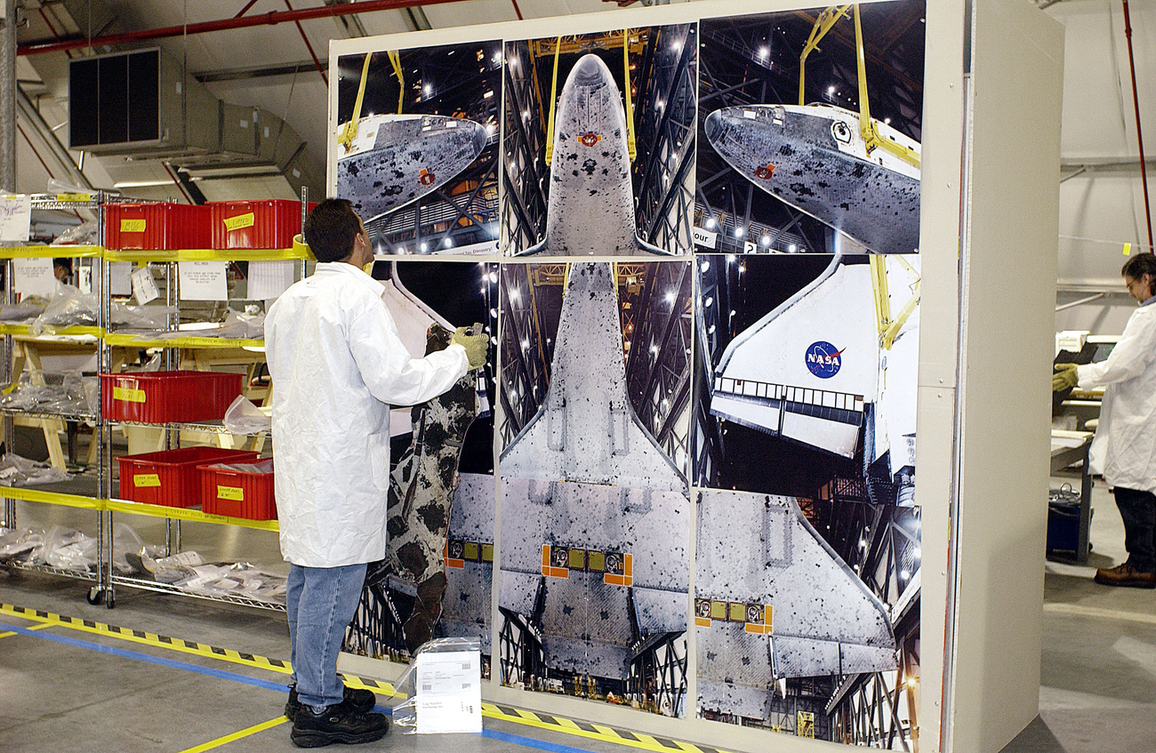 Fél évvel később, 2003 júniusában a vörös bolygóra küldött Spirit marsjáró egyik antennájára szerelt emléktáblával a NASA méltóképp emlékezett meg a Challenger űrrepülőgép 1986-os katasztrófájához hasonlóan szintén hét emberéletet követelő misszióról.