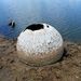 A baleset után hónapokkal is találtak még darabokat a gépből: ezen az augusztusi felvételen egy észak-texasi tó kiszáradt medrében talált gömb alakú tartály látható.