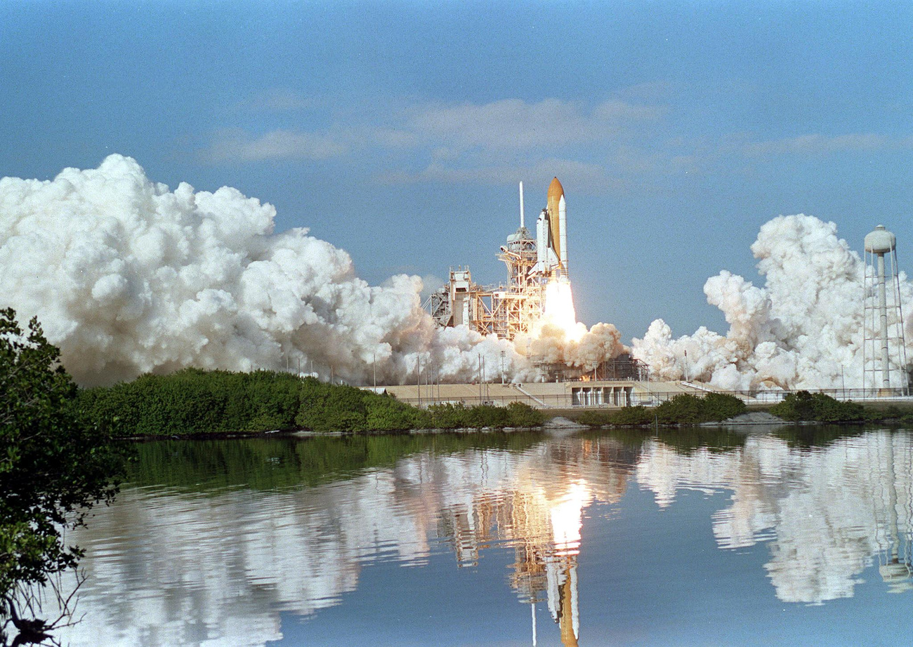 Fél évvel később, 2003 júniusában a vörös bolygóra küldött Spirit marsjáró egyik antennájára szerelt emléktáblával a NASA méltóképp emlékezett meg a Challenger űrrepülőgép 1986-os katasztrófájához hasonlóan szintén hét emberéletet követelő misszióról.