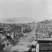 San Francisco belvárosa 1910-ben, a háttérben az Alcatraz az öböl közepén. A rabok elmondása szerint a büntetésben az volt a legborzasztóbb, hogy ráláttak a városra, a szabad életre, néha még hangfoszlányokat is bevitt a szél a szigetre.